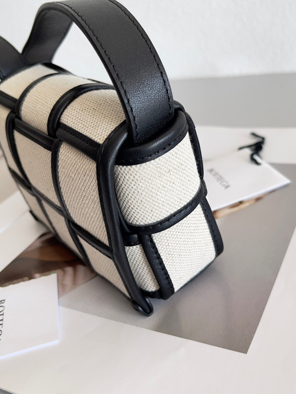 bo*te*ga Ve*ne*ta candy mini cassette-12*8*4cm