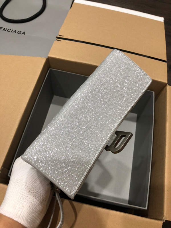 Ba*len*cia*ga hourglass