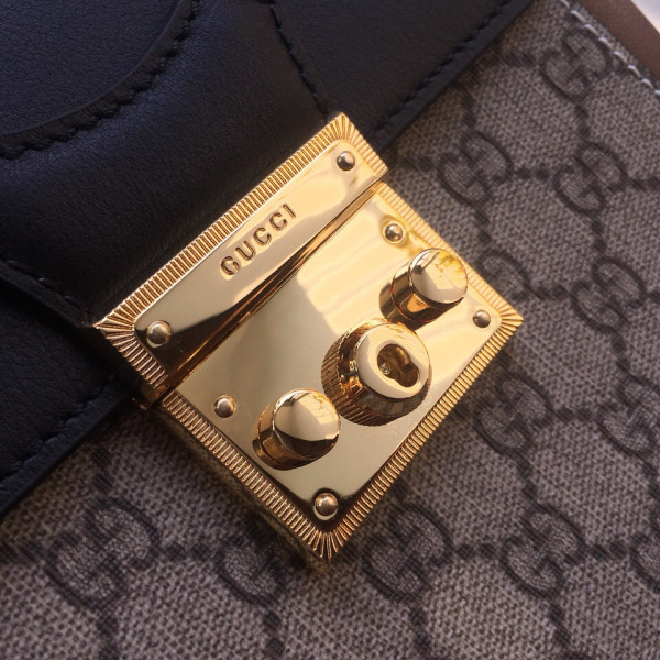 G*u*i backpack style ‎498194