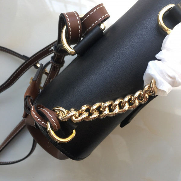 G*u*i backpack style ‎498194