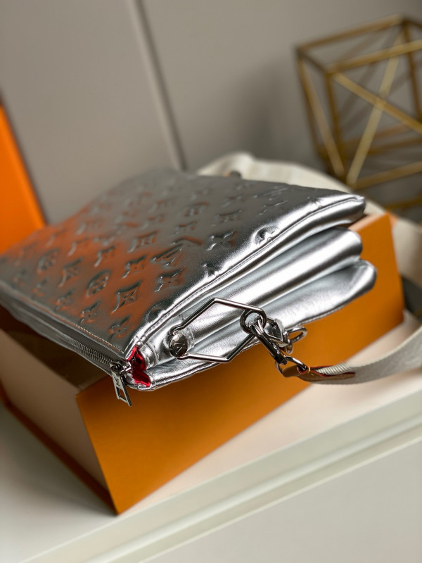 l0*is V*t0n coussin pm