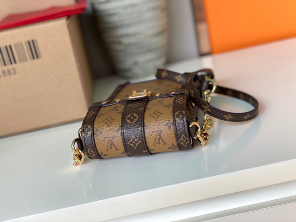 l0*is V*t0n vertical trunk pochette