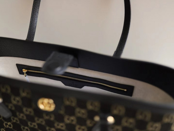 G*u*i ophidia medium tote with web