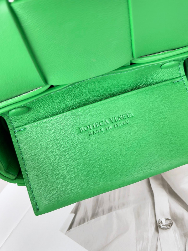 bo*te*ga Ve*ne*ta candy mini cassette-12*8*4cm