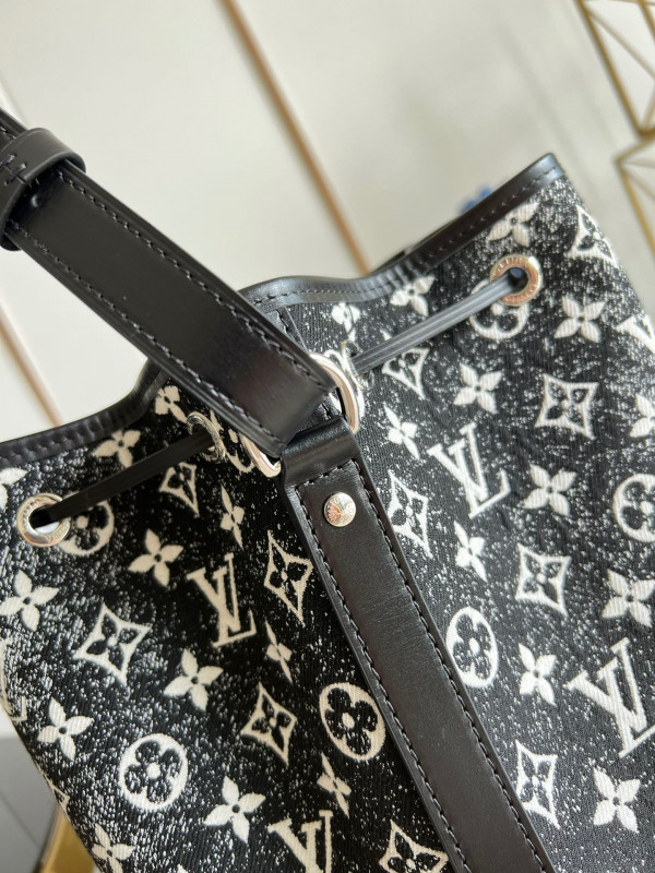 l0*is V*t0n petit noÉ