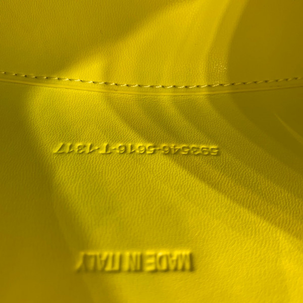 Ba*len*cia*ga hourglass