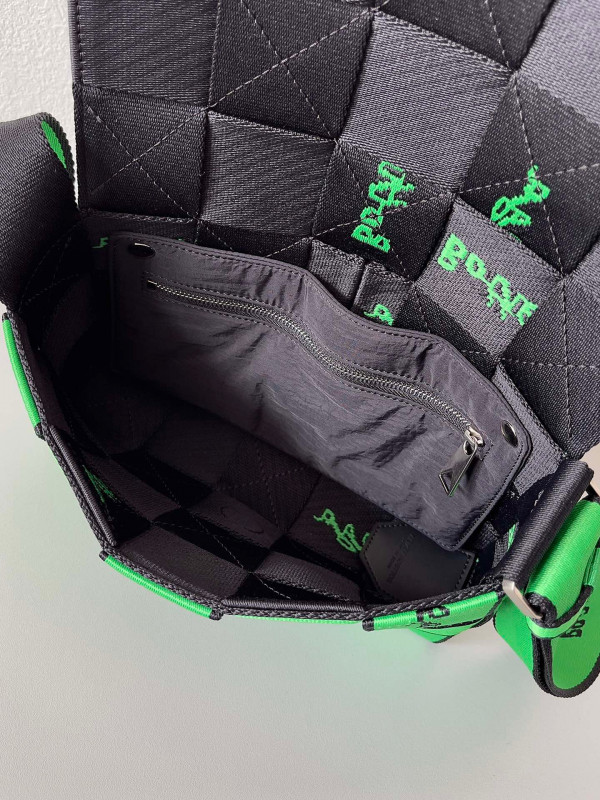 bo*te*ga Ve*ne*ta webbing