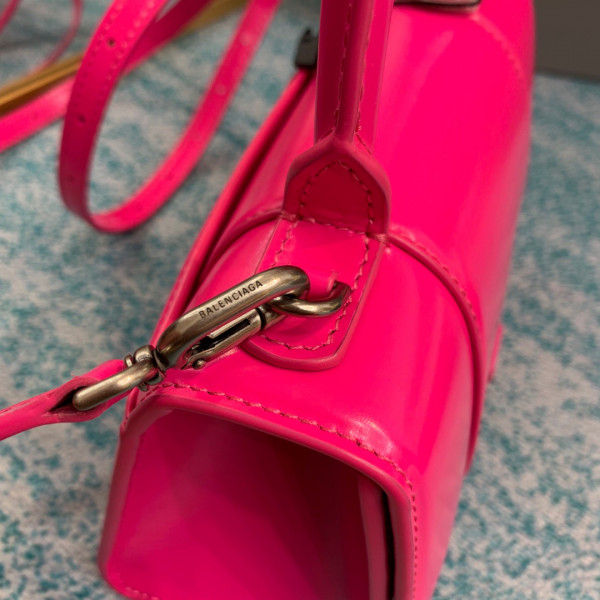 Ba*len*cia*ga hourglass