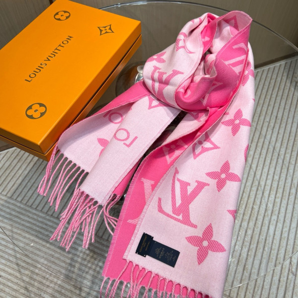 l0*is V*t0n essential  scarf