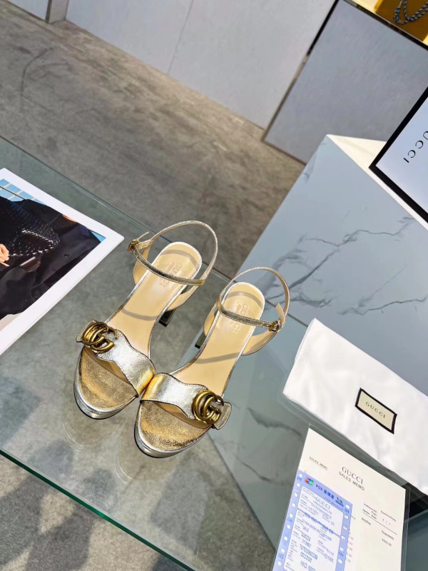 G*u*i leather sandal