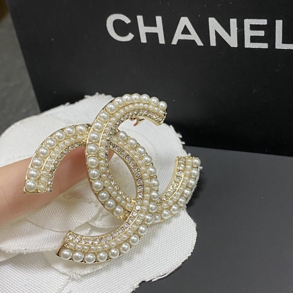 CL BROOCH