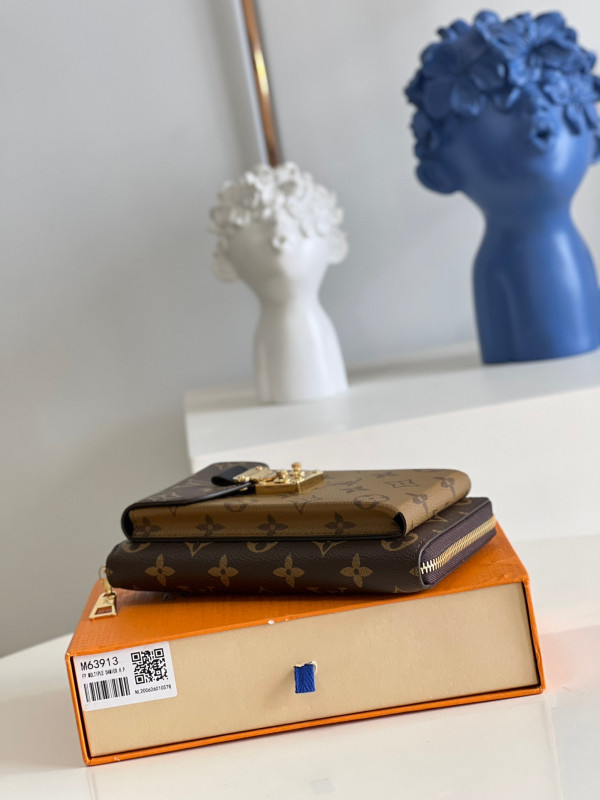 l0*is V*t0n trunk vertical