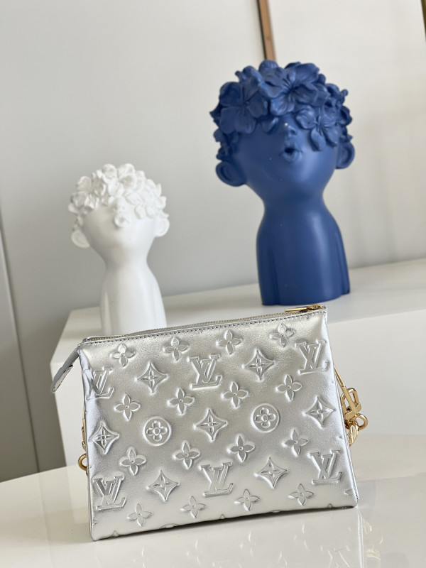 l0*is V*t0n coussin bb