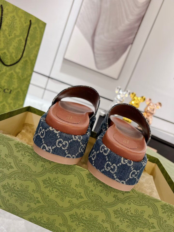 G*u*i  platform slide