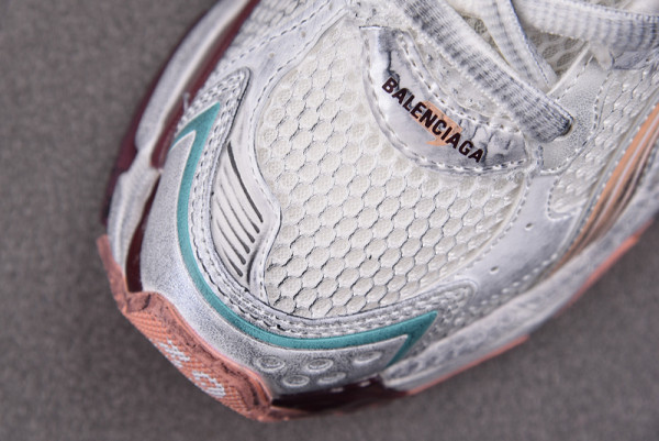 Ba*len*cia*ga runner