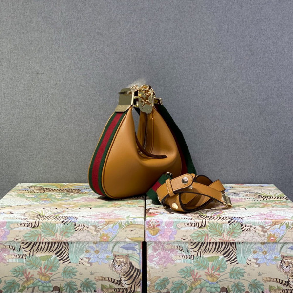 G*u*i attache small shoulder bag