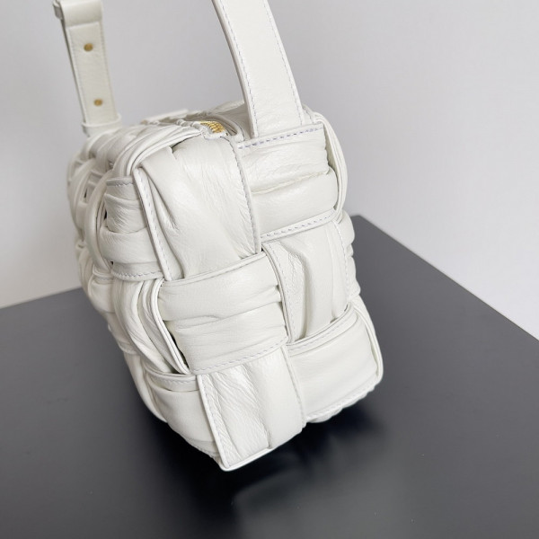 bo*te*ga Ve*ne*ta brick cassette