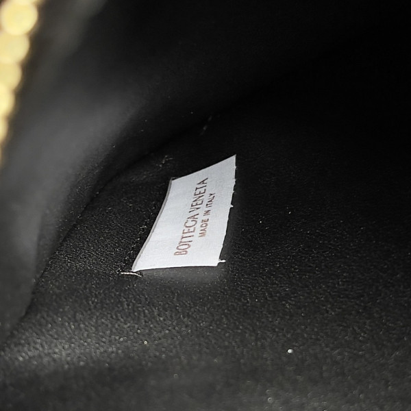 bo*te*ga Ve*ne*ta  small cobble shoulder bag