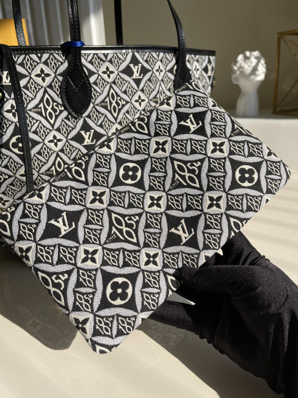 l0*is V*t0n neverfull mm