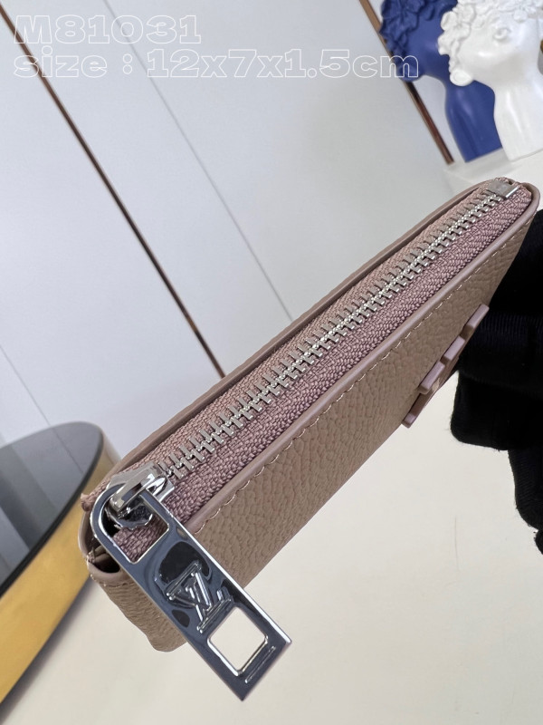 l0*is V*t0n key pouch