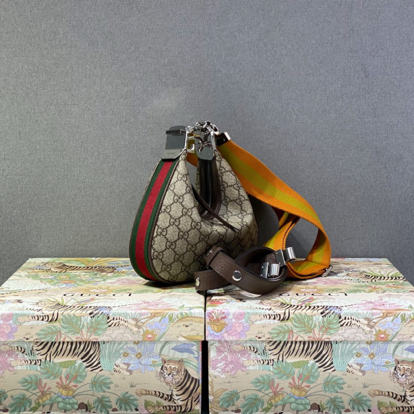 G*u*i attache small shoulder bag