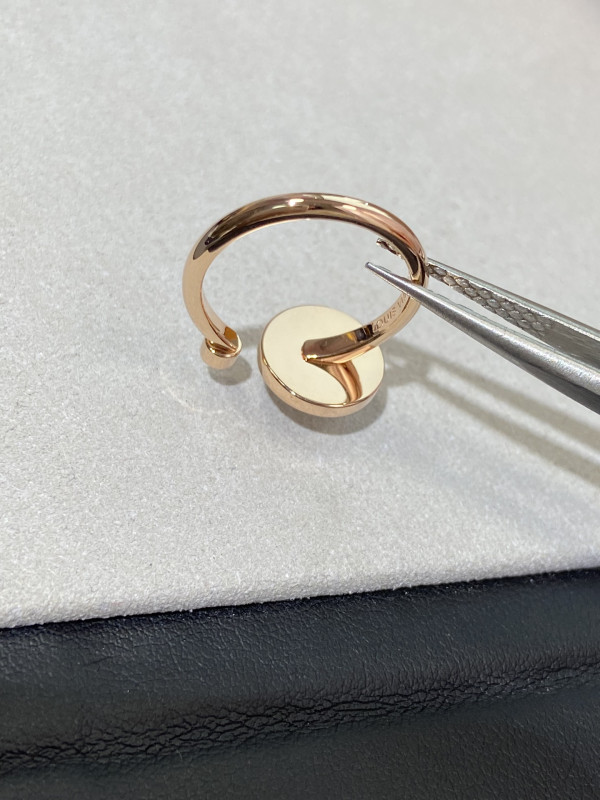 l0*is V*t0n earrings