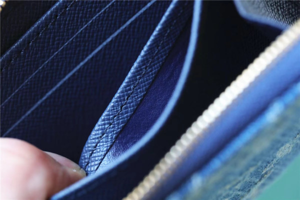 l0*is V*t0n zippy coin purse