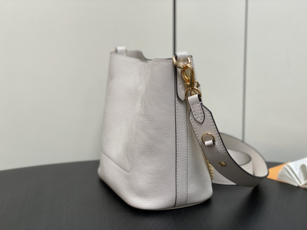 l0*is V*t0n lock and walk - 20 x 20.5 x 12cm