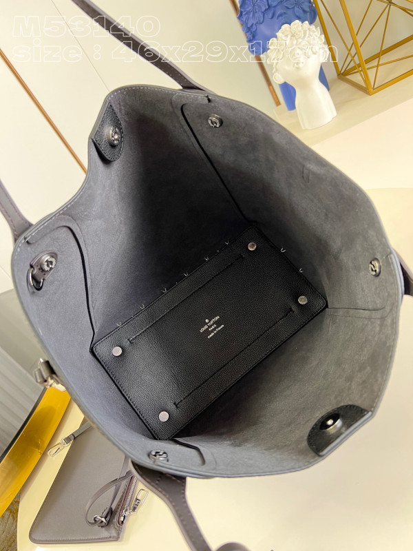 l0*is V*t0n hina-46 x 29.5 x 17cm