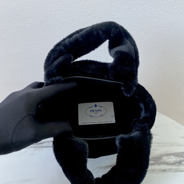 Pra*a woolen bucket bag-18*15.5*10cm