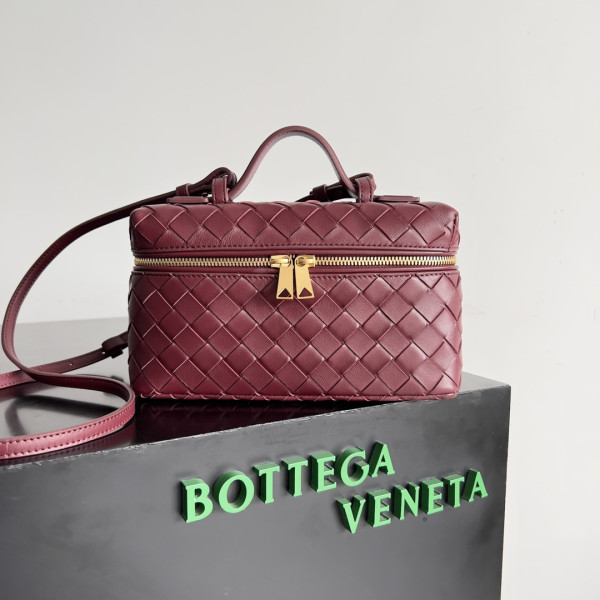 bo*te*ga Ve*ne*ta  vanity case crossbody bag