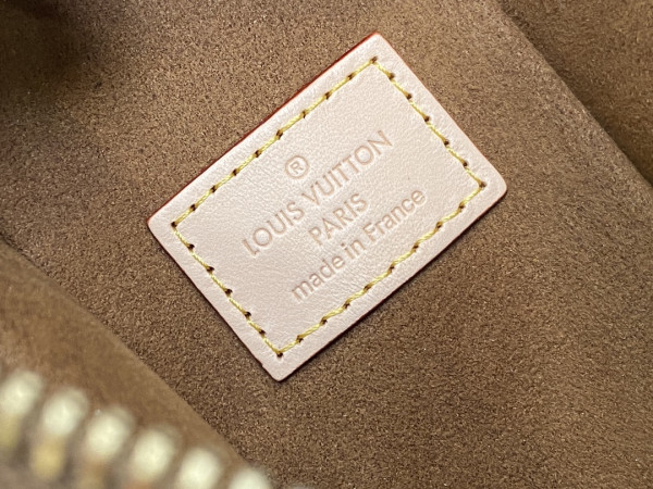 l0*is V*t0n side trunk pm-21*14*6cm