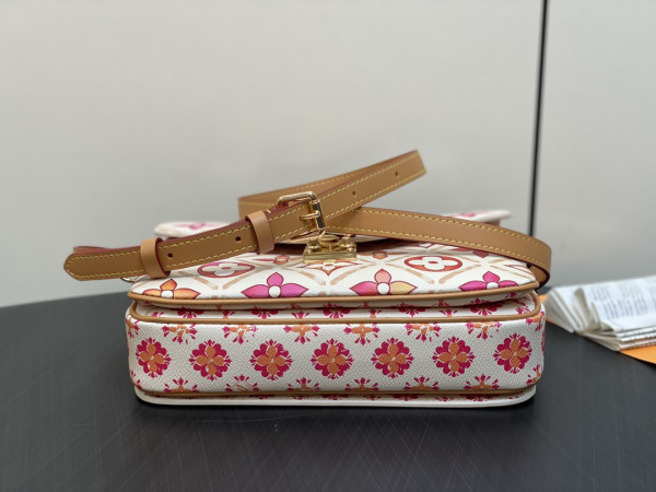 l0*is V*t0n pochette metis-25*19*7cm