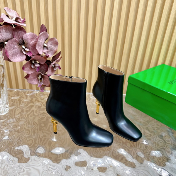 bo*te*ga Ve*ne*ta  knot ankle boot