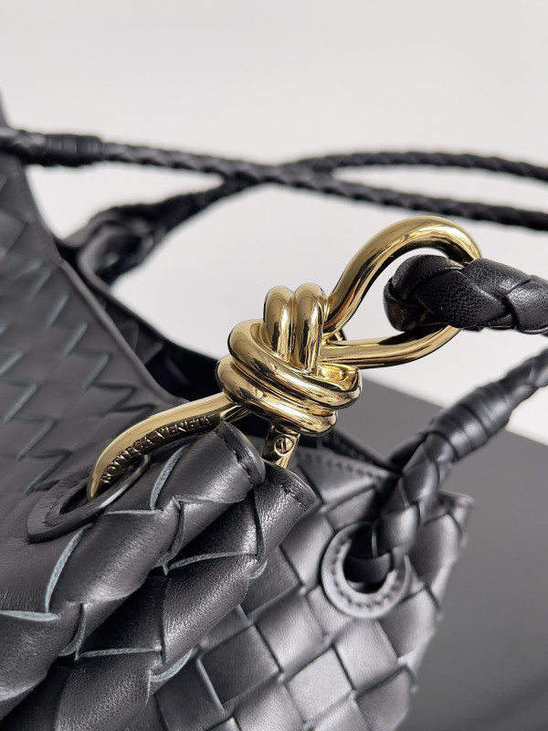 bo*te*ga Ve*ne*ta andiamo parachute large shoulder bag