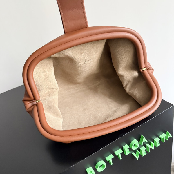 bo*te*ga Ve*ne*ta lauren 1980-31.5*16.5*11cm