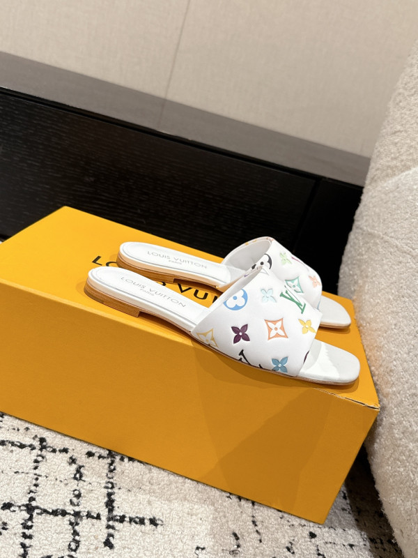 l0*is V*t0n slippers