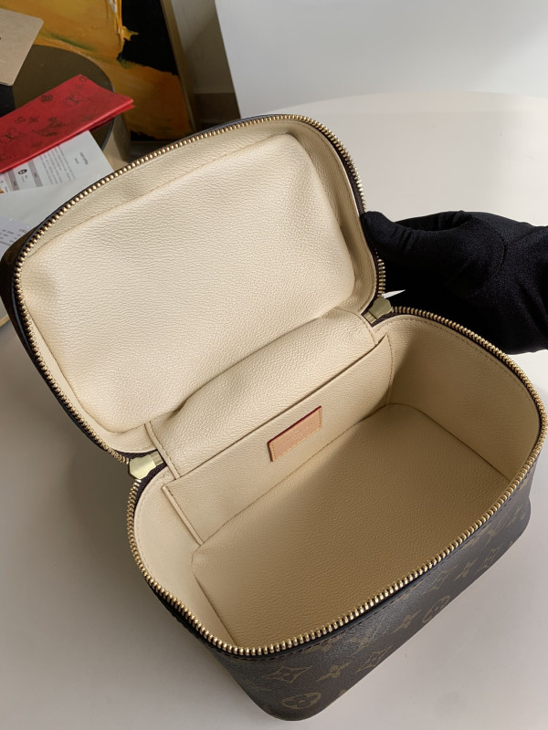 l0*is V*t0n nice mini