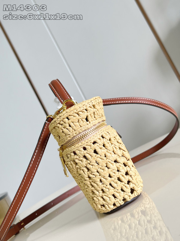 l0*is V*t0n vanity chain pouch natural tan raffia - 19 x 6.5 x 11.5 cm