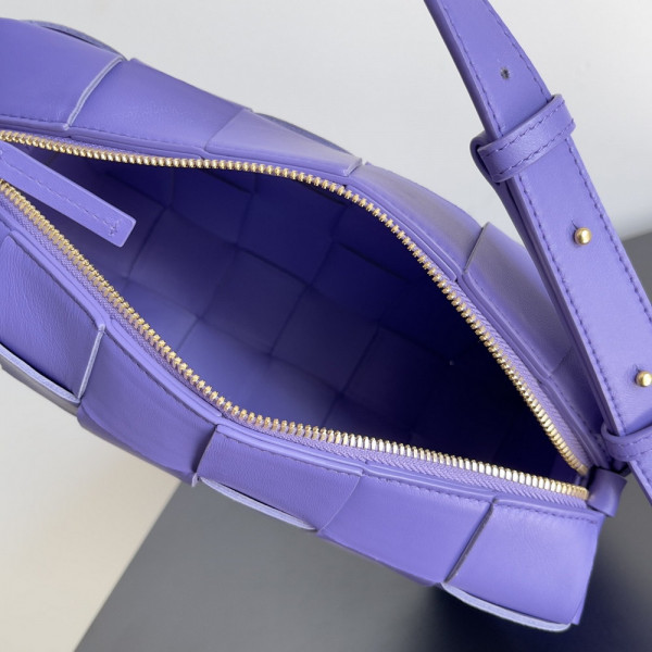 bo*te*ga Ve*ne*ta brick cassette